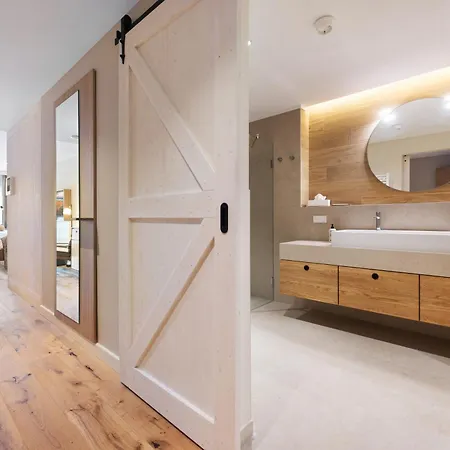 Lindenhof 1887 Hotel 3*